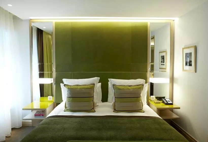 Отель Crowne Plaza London Battersea