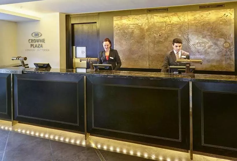 Отель Crowne Plaza London Battersea