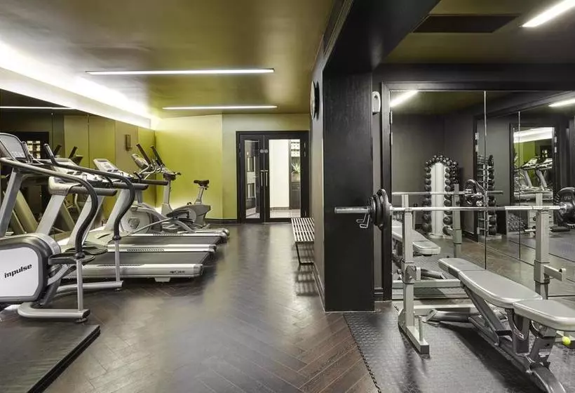 Отель Crowne Plaza London Battersea