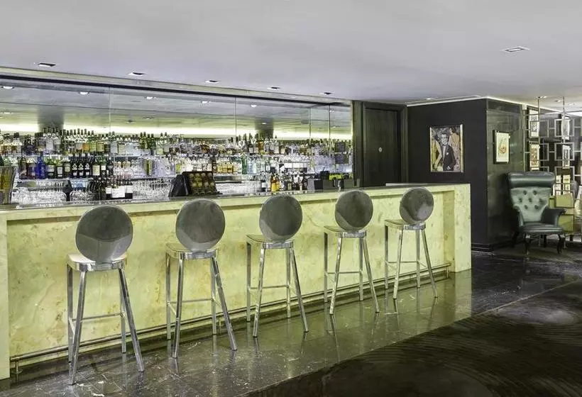 Отель Crowne Plaza London Battersea