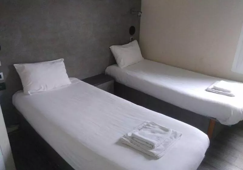 בית מלון כפרי Fast Le Mans