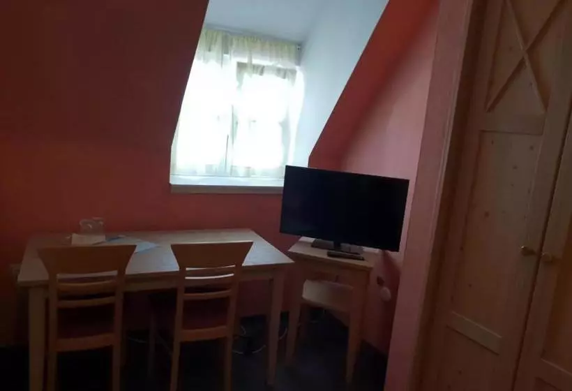 Отель Gasthaus Zum Schloßwirt