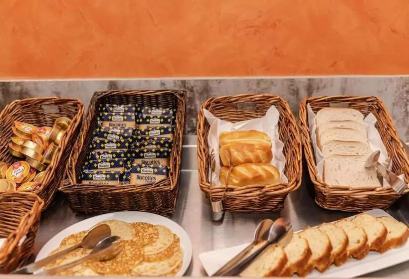 Отель B Hôtel Olympia Bourges   Rénovation Terminée