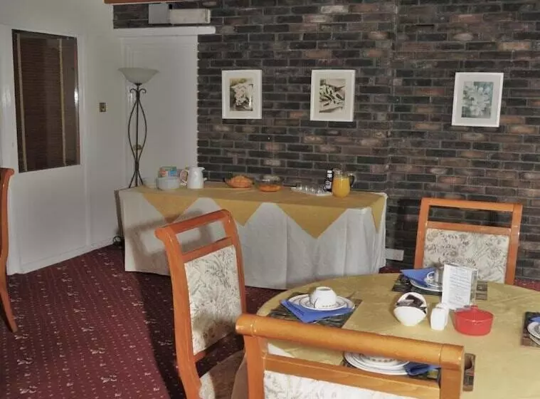 Отель Wimblehurst