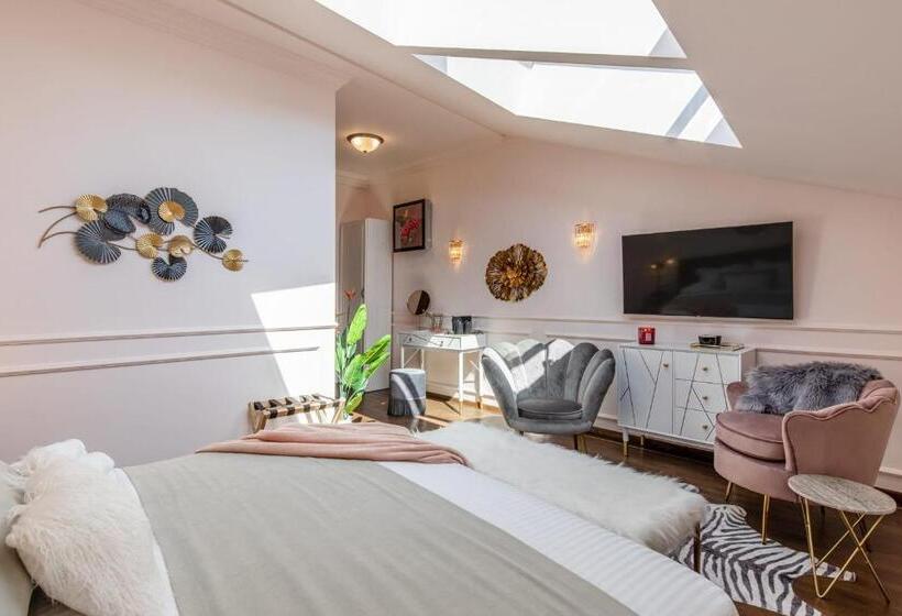 هاستل Holt Old Town Suites