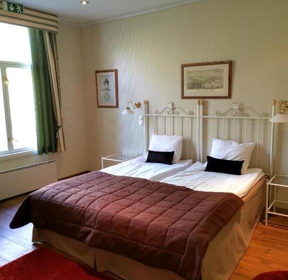 בית מלון כפרי Mustion Linna / Svartå Manor