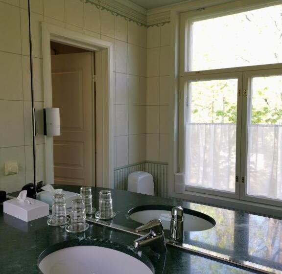 בית מלון כפרי Mustion Linna / Svartå Manor