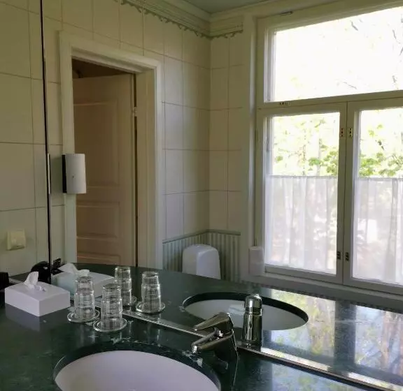 ホテル Mustion Linna / Svartå Manor