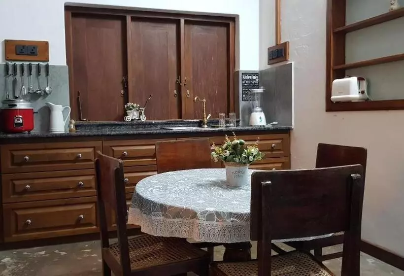 ペンション Charakama Guest Bungalow   Gampaha