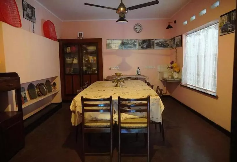 ペンション Charakama Guest Bungalow   Gampaha