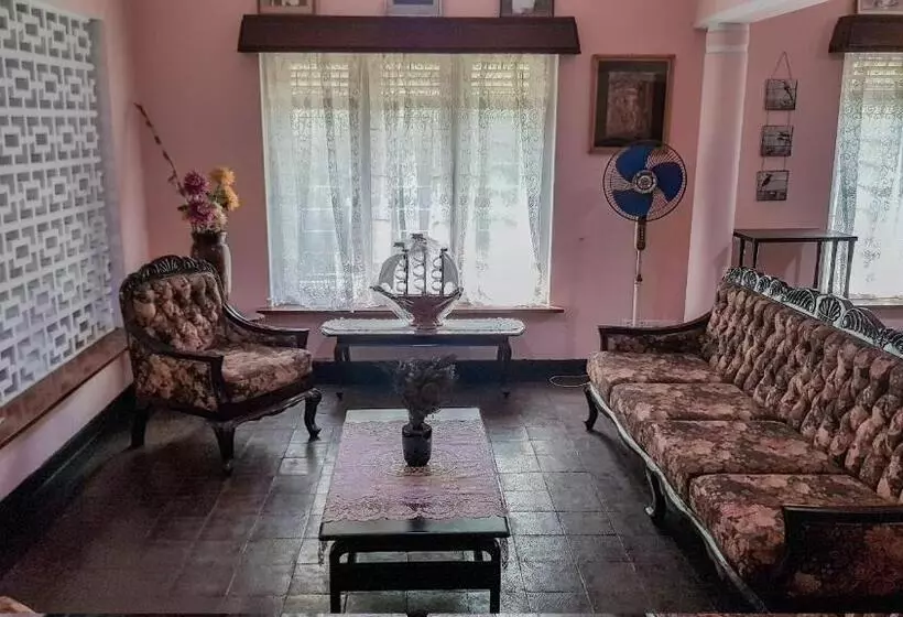 ペンション Charakama Guest Bungalow   Gampaha