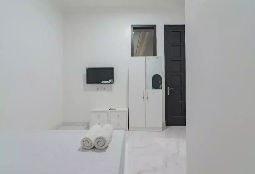 ホテル Family Homestay Syariah Cirebon Mitra Reddoorz