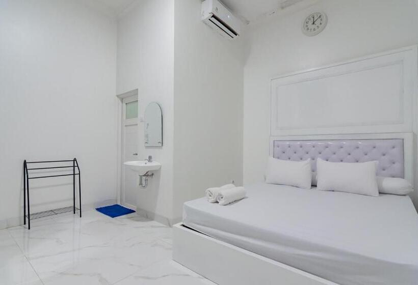 فندق Family Homestay Syariah Cirebon Mitra Reddoorz