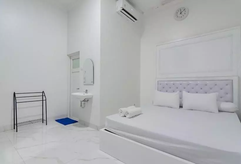 ホテル Family Homestay Syariah Cirebon Mitra Reddoorz