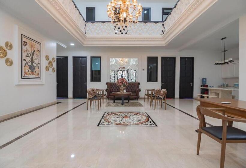 فندق Family Homestay Syariah Cirebon Mitra Reddoorz