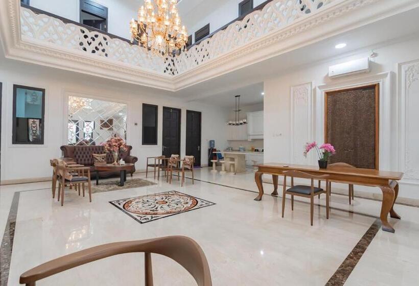 فندق Family Homestay Syariah Cirebon Mitra Reddoorz