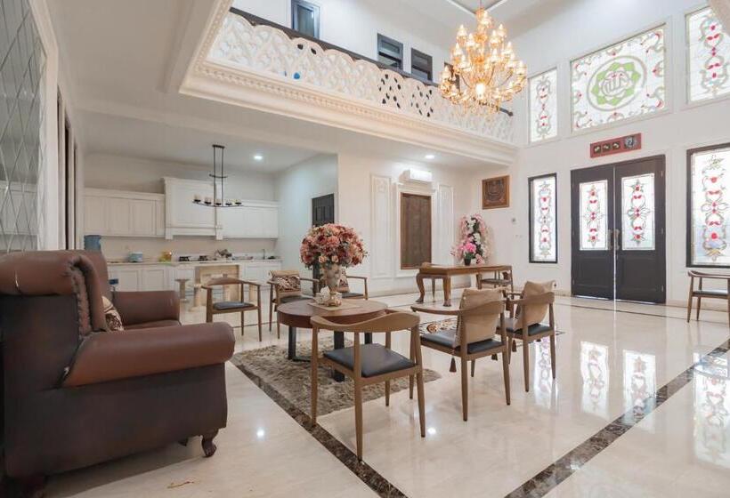 فندق Family Homestay Syariah Cirebon Mitra Reddoorz