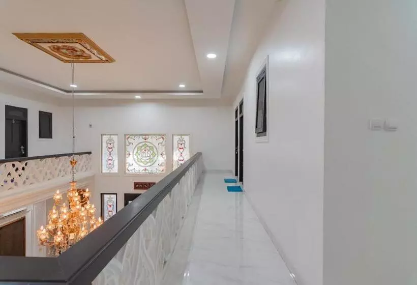 ホテル Family Homestay Syariah Cirebon Mitra Reddoorz