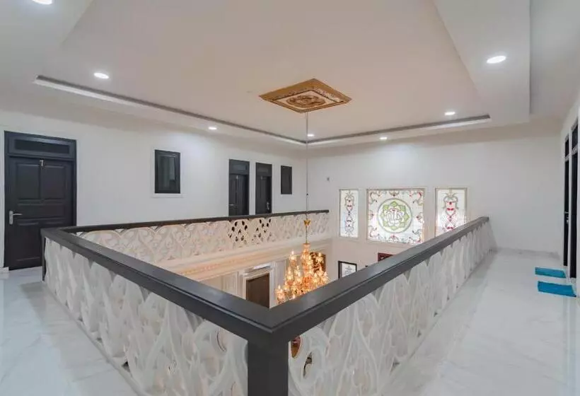 ホテル Family Homestay Syariah Cirebon Mitra Reddoorz