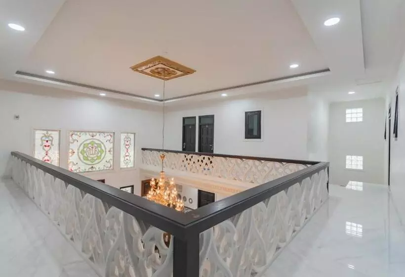 ホテル Family Homestay Syariah Cirebon Mitra Reddoorz