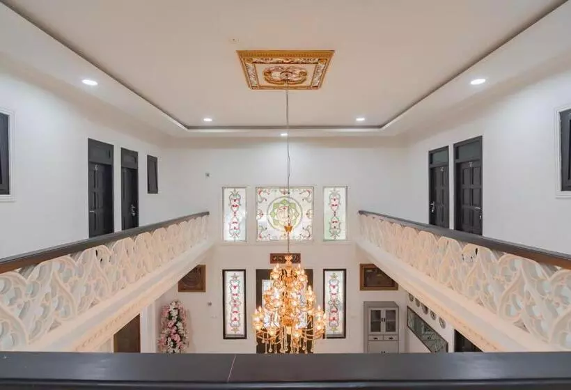 ホテル Family Homestay Syariah Cirebon Mitra Reddoorz