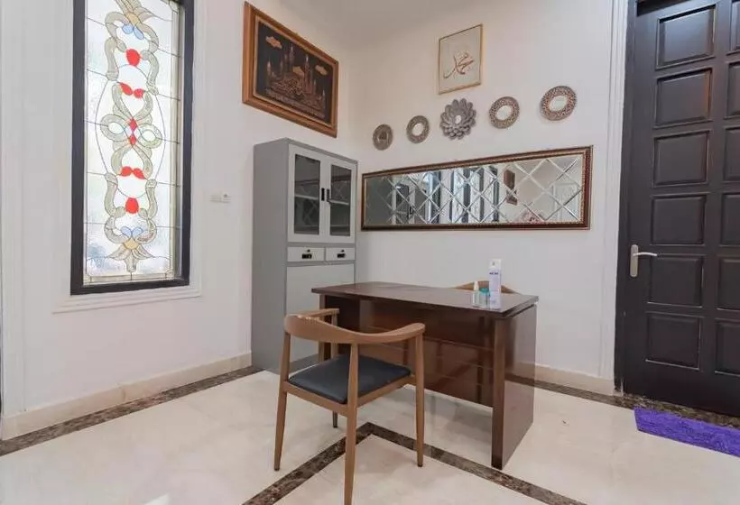 ホテル Family Homestay Syariah Cirebon Mitra Reddoorz