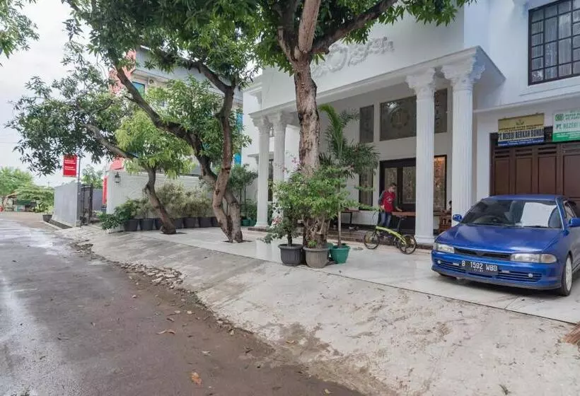 ホテル Family Homestay Syariah Cirebon Mitra Reddoorz