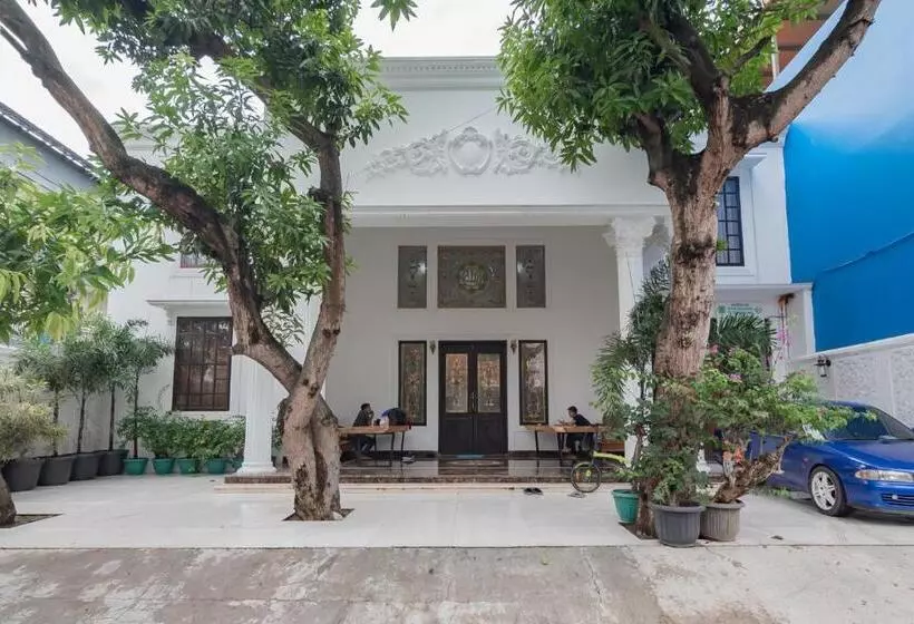 ホテル Family Homestay Syariah Cirebon Mitra Reddoorz