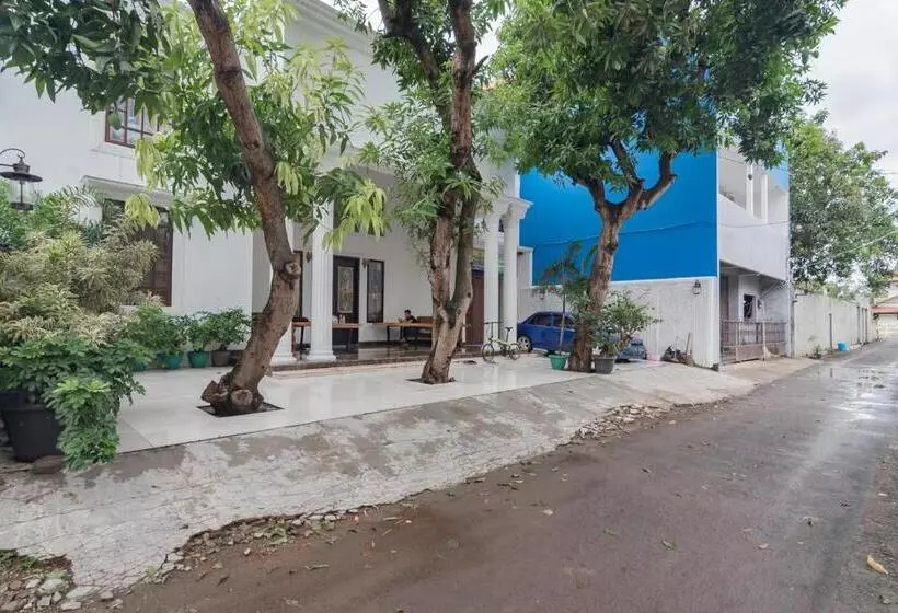 ホテル Family Homestay Syariah Cirebon Mitra Reddoorz