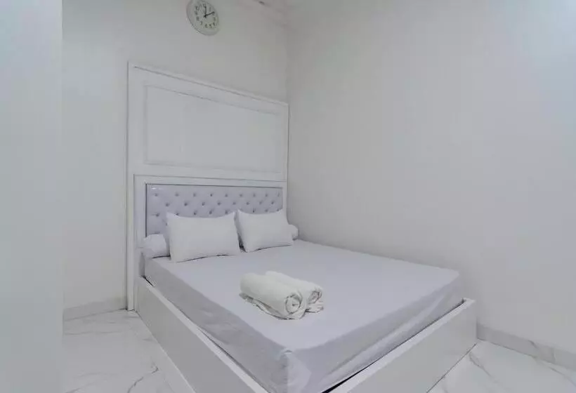 ホテル Family Homestay Syariah Cirebon Mitra Reddoorz