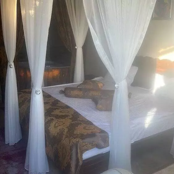 هتل Heritage Cave Inn