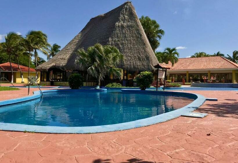 בית מלון כפרי Nandel Beach Resort