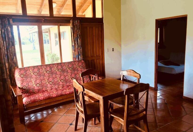 בית מלון כפרי Nandel Beach Resort