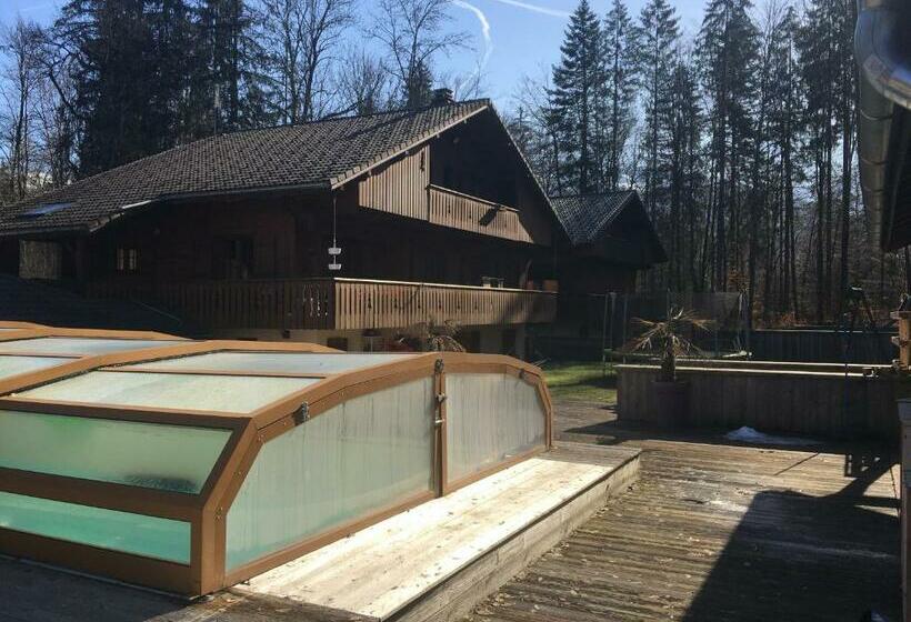 Пансион Room In Guest Room   Les Gets Room For 4 People