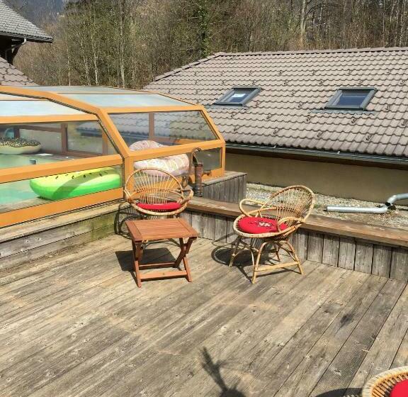 Пансион Room In Guest Room   Les Gets Room For 4 People