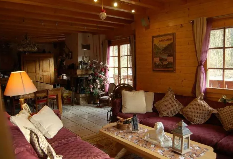 ペンション Room In Guest Room Les Gets Room For 4 People