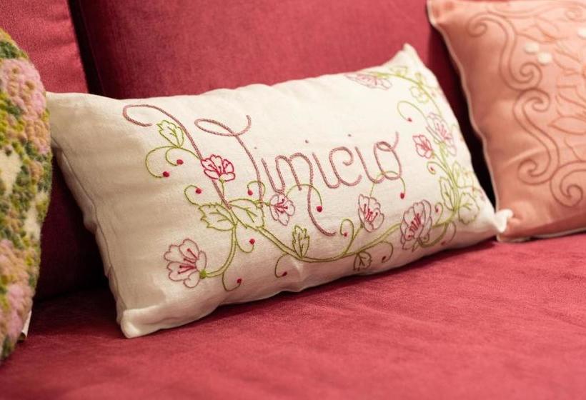 مبيت وإفطار Casa Flora