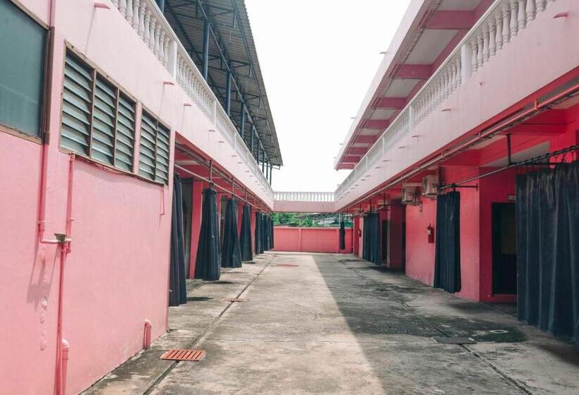 酒店 โรงแรม444