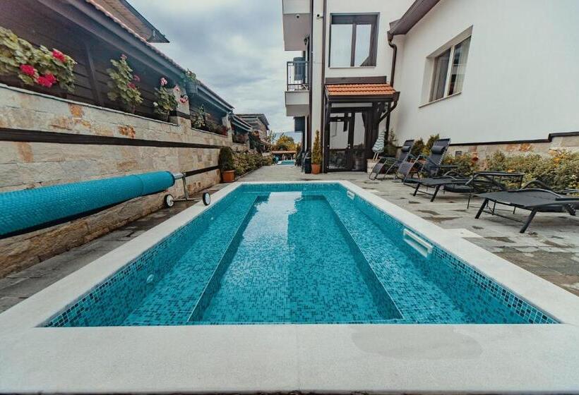 בית מלון כפרי Seven Springs