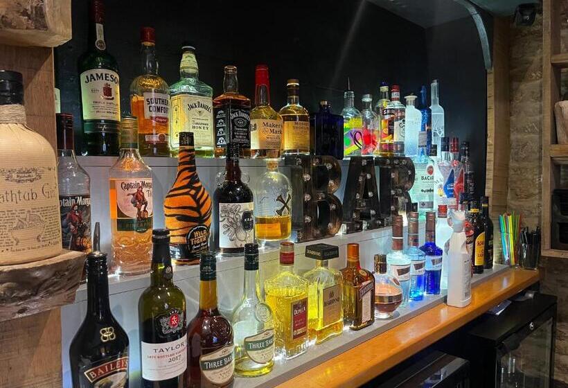 בית מלון כפרי The Vale