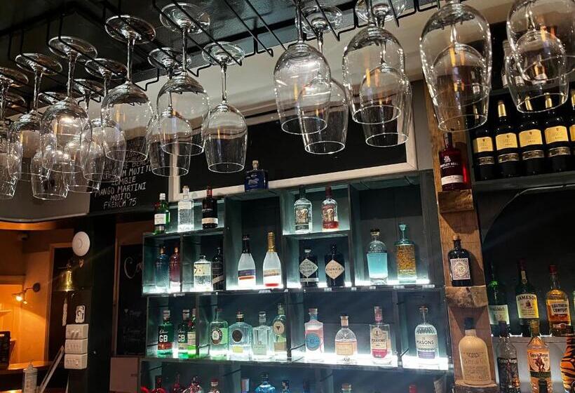 בית מלון כפרי The Vale