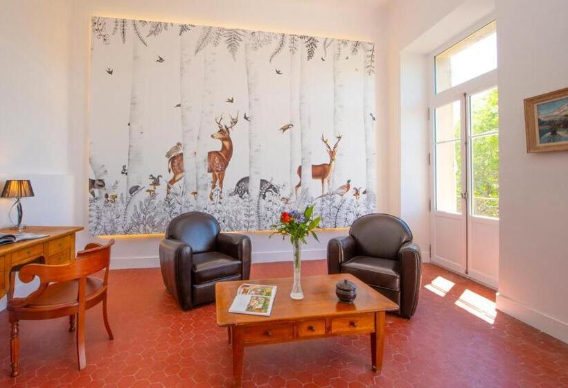 بنسيون Bastide Saint Estève