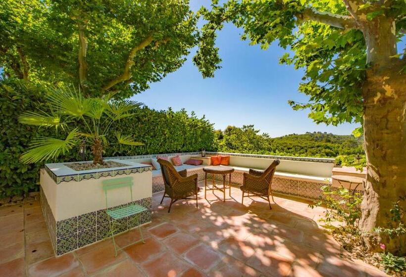 بنسيون Bastide Saint Estève