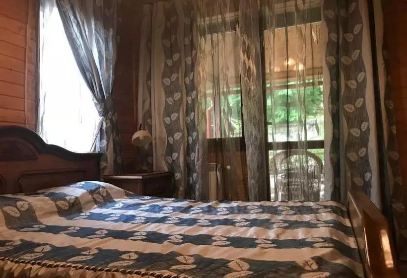 Aamiaismajoitus (B&B) Elf Cottage