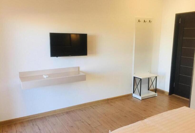 تختخواب و صبحانه Garden Lounge