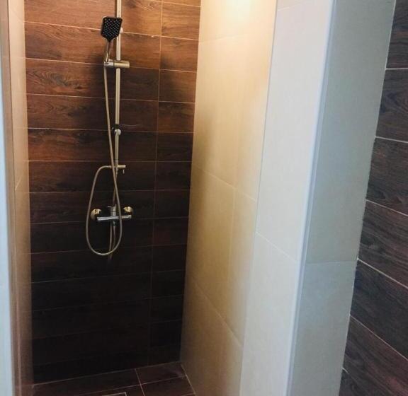 تختخواب و صبحانه Garden Lounge