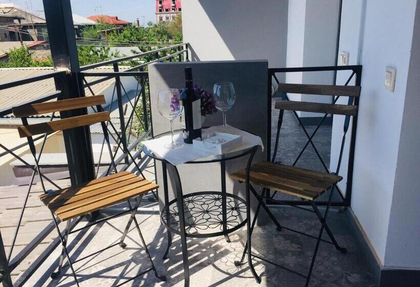 تختخواب و صبحانه Garden Lounge