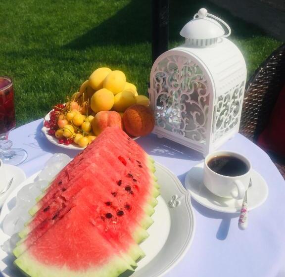 تختخواب و صبحانه Garden Lounge