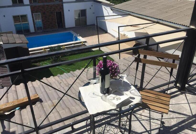 تختخواب و صبحانه Garden Lounge