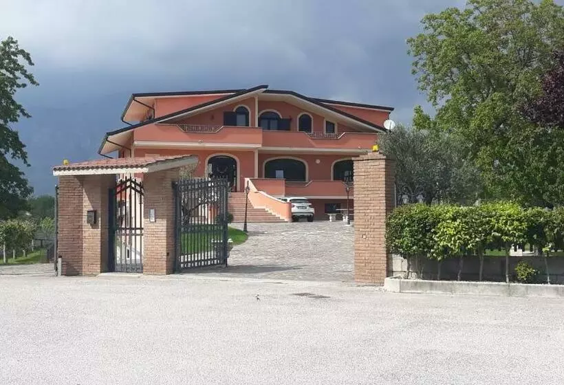 ホテル Agriturismo Carlo Cioffi